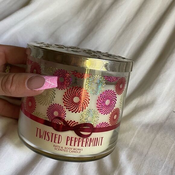 Bath and Body Works twisted peppermint Three-Wick Candle - Picture 1 of 4